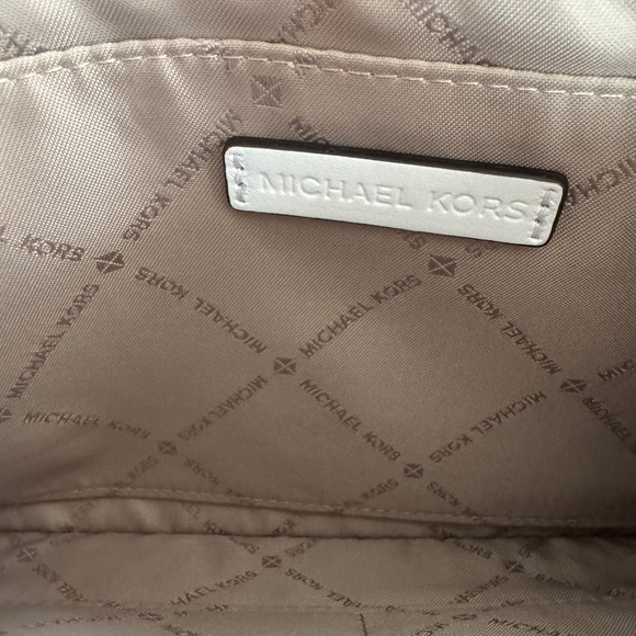 NWOT White Michael Kors Wristlet Clutch Handbag White Leather MK Logo Zip Pouch - Picture 7 of 9